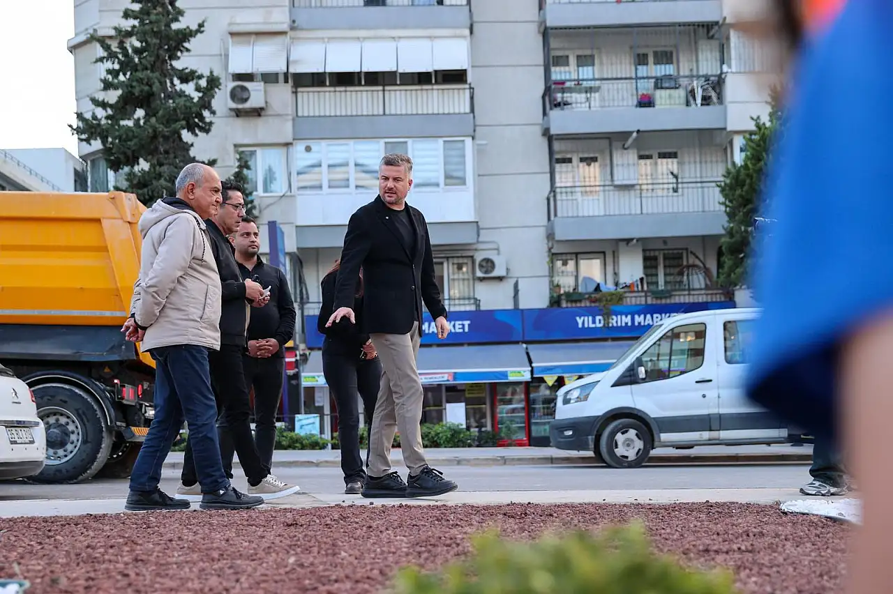 Buca'da az su tüketen bitkilerle yeşil alanlar yenileniyor