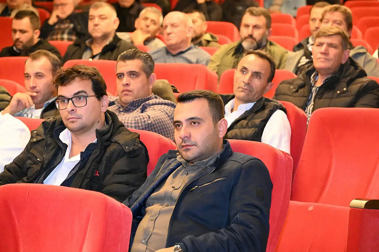 Manisa Büyükşehir Belediyesi'nden toplu taşıma sürücülerine 'Nezaket ve Müşteri Memnuniyeti' eğitimi