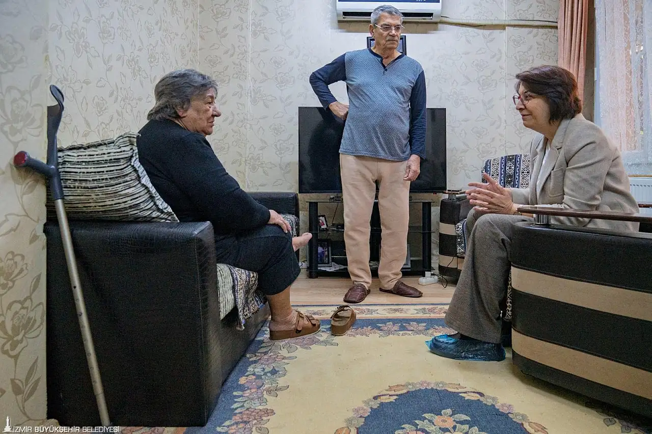 Evde bakım hizmeti alan yurttaşlara ev kazalarını önleyici düzenlemeler yapılıyor