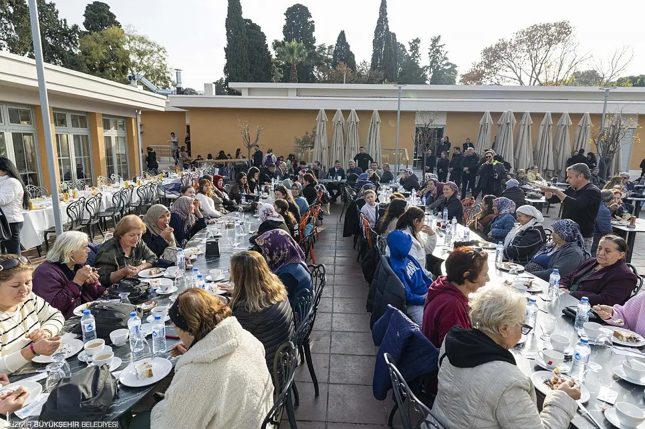 Başkan Tugay, Beydağlı kadınları İzmir'de ağırladı