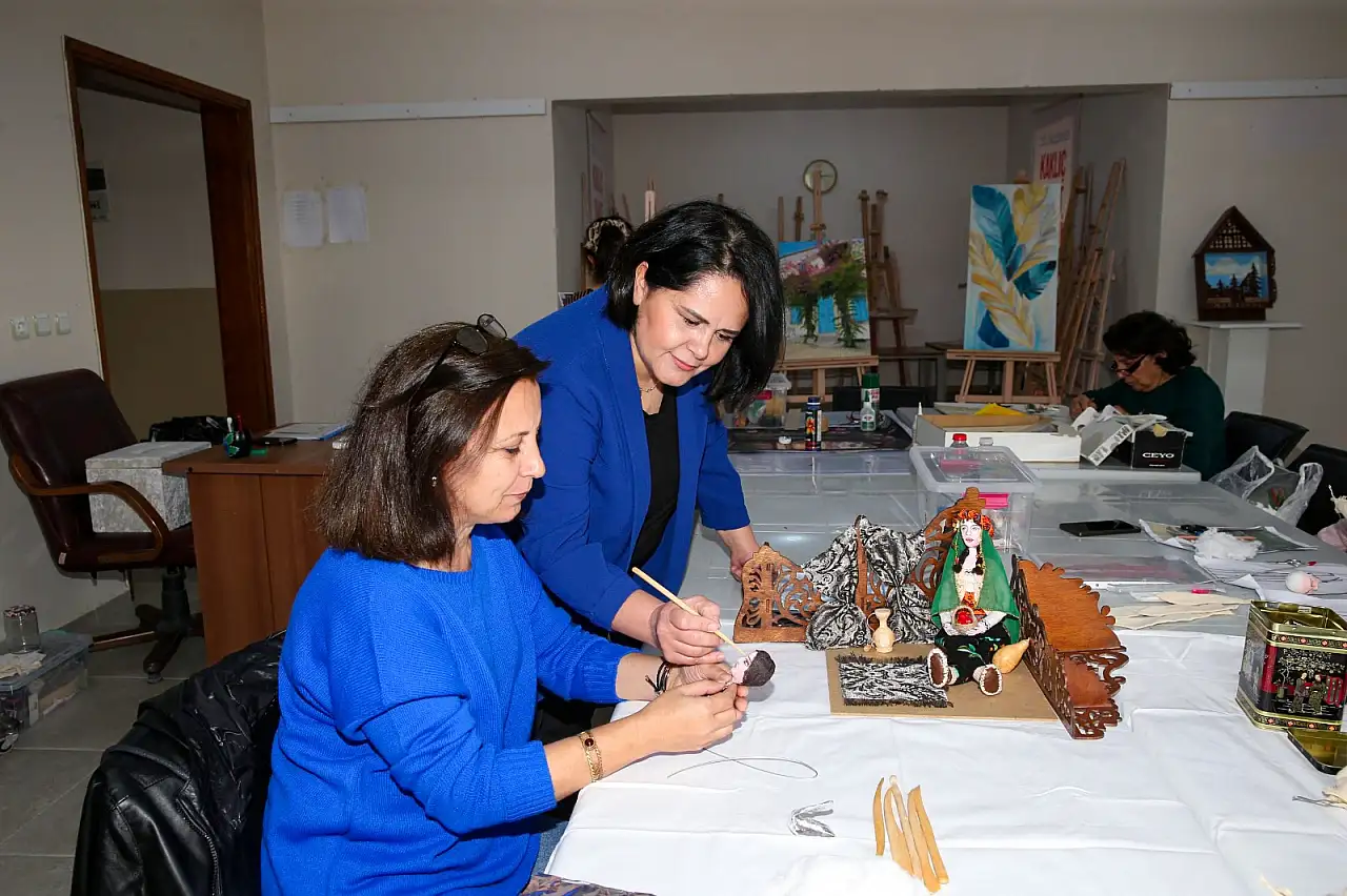 Çiğli'de kadınlar geleneksel kitre bebek sanatını yaşatıyor