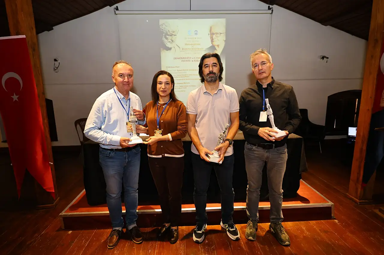 Efes Selçuk'ta Felsefe günleri devam ediyor: Demokrasi ve adalet felsefenin merceğinde