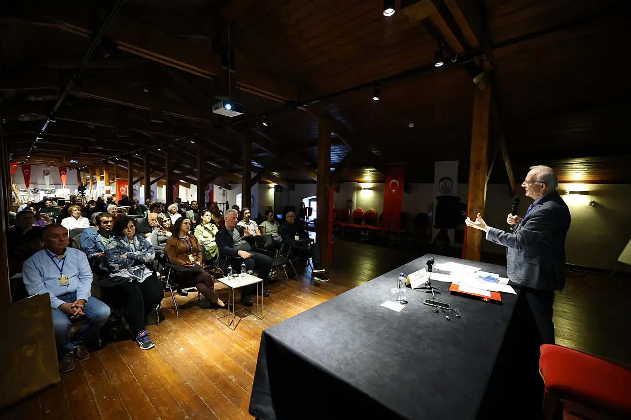 Efes Selçuk'ta Felsefe günleri devam ediyor: Demokrasi ve adalet felsefenin merceğinde