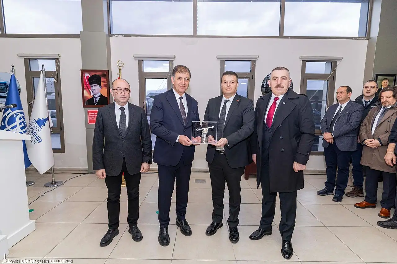 Başkan Tugay: 'Toplu ulaşım aslında ücretsiz olmalı'