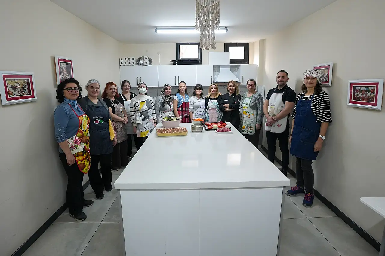 Gaziemir Belediyesi'nden aşçılık eğitimi: Mutfak atölyesi ile meslek fırsatı