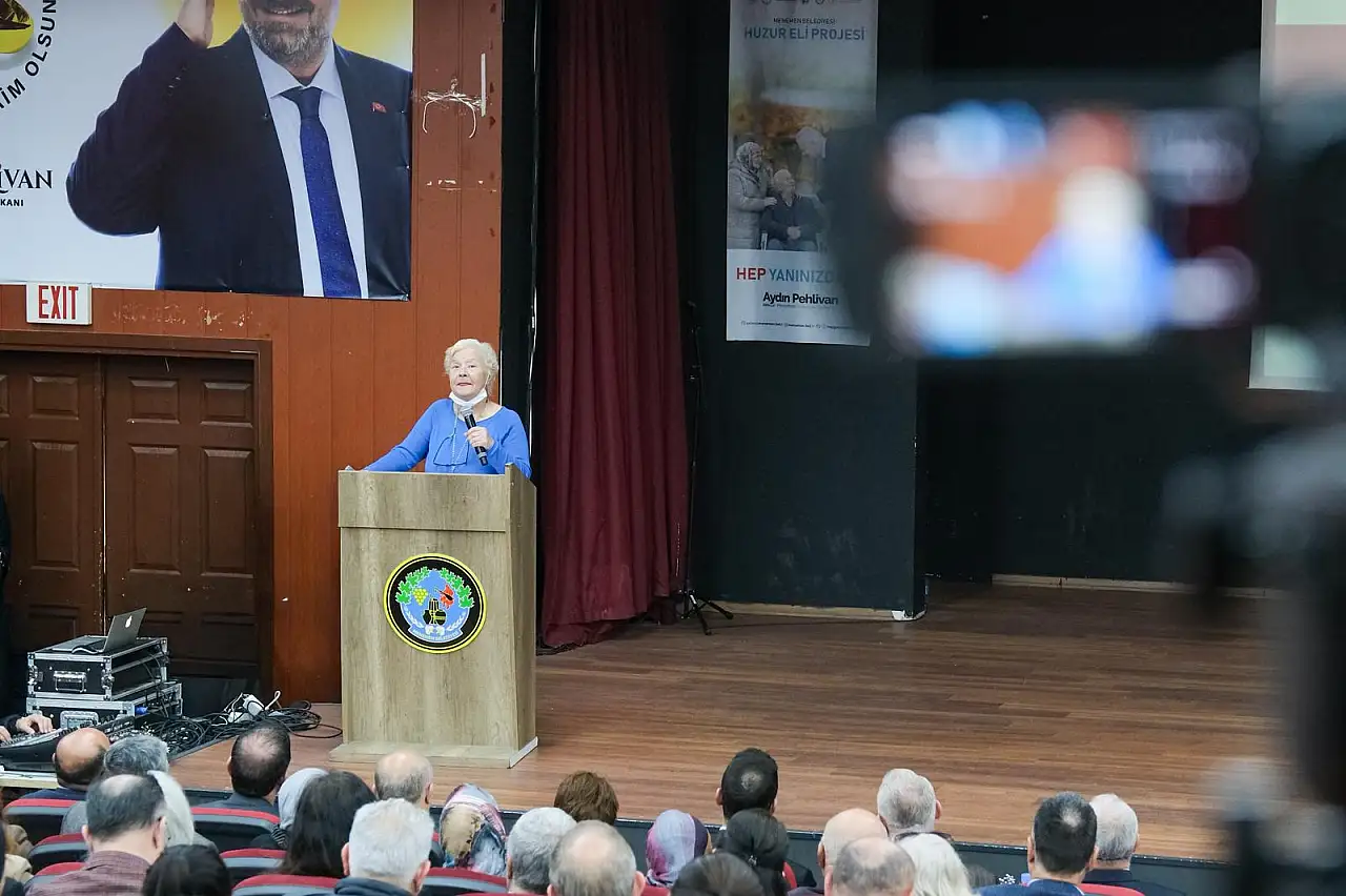 Menemen Belediyesi'nden yaşlılara büyük hizmet: HEP yanında projesi hayata geçti