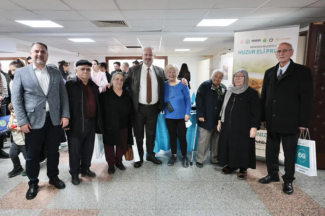 Menemen Belediyesi'nden yaşlılara büyük hizmet: HEP yanında projesi hayata geçti