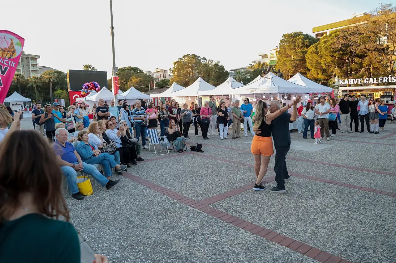Karşıyaka'da 19 Mayıs maratonu başladı