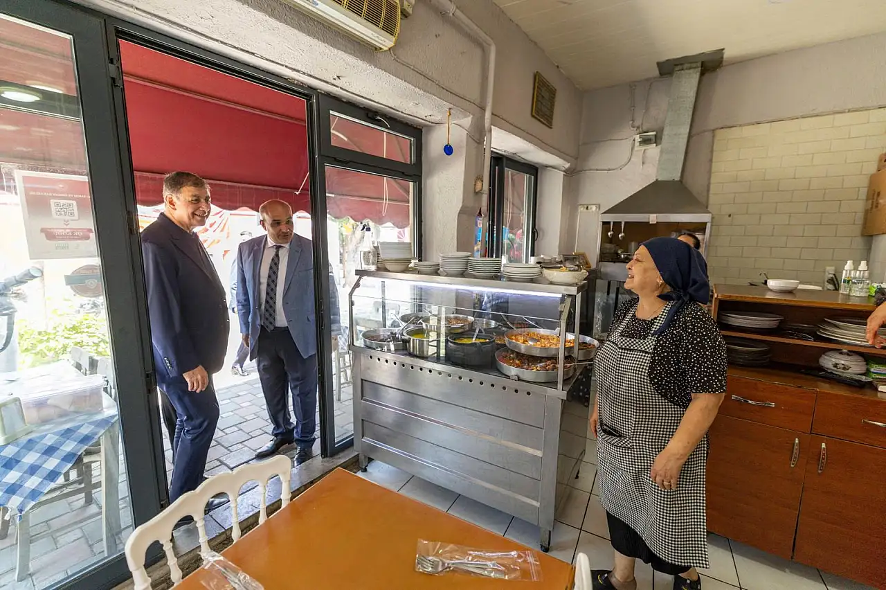 Başkan Tugay Çarşıya İndi!