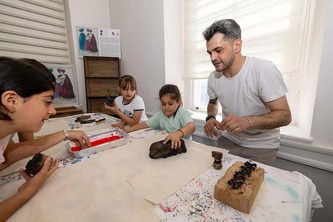 Basmane'nin Asırlık Basmacılık Geleneği Çocuklarla Geleceğe Taşınıyor