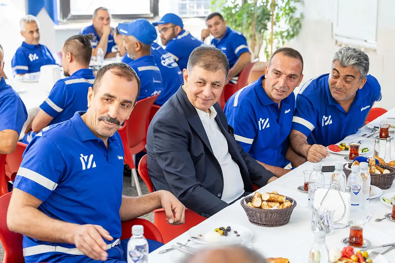 Tugay emekçilerle aynı sofrada buluştu