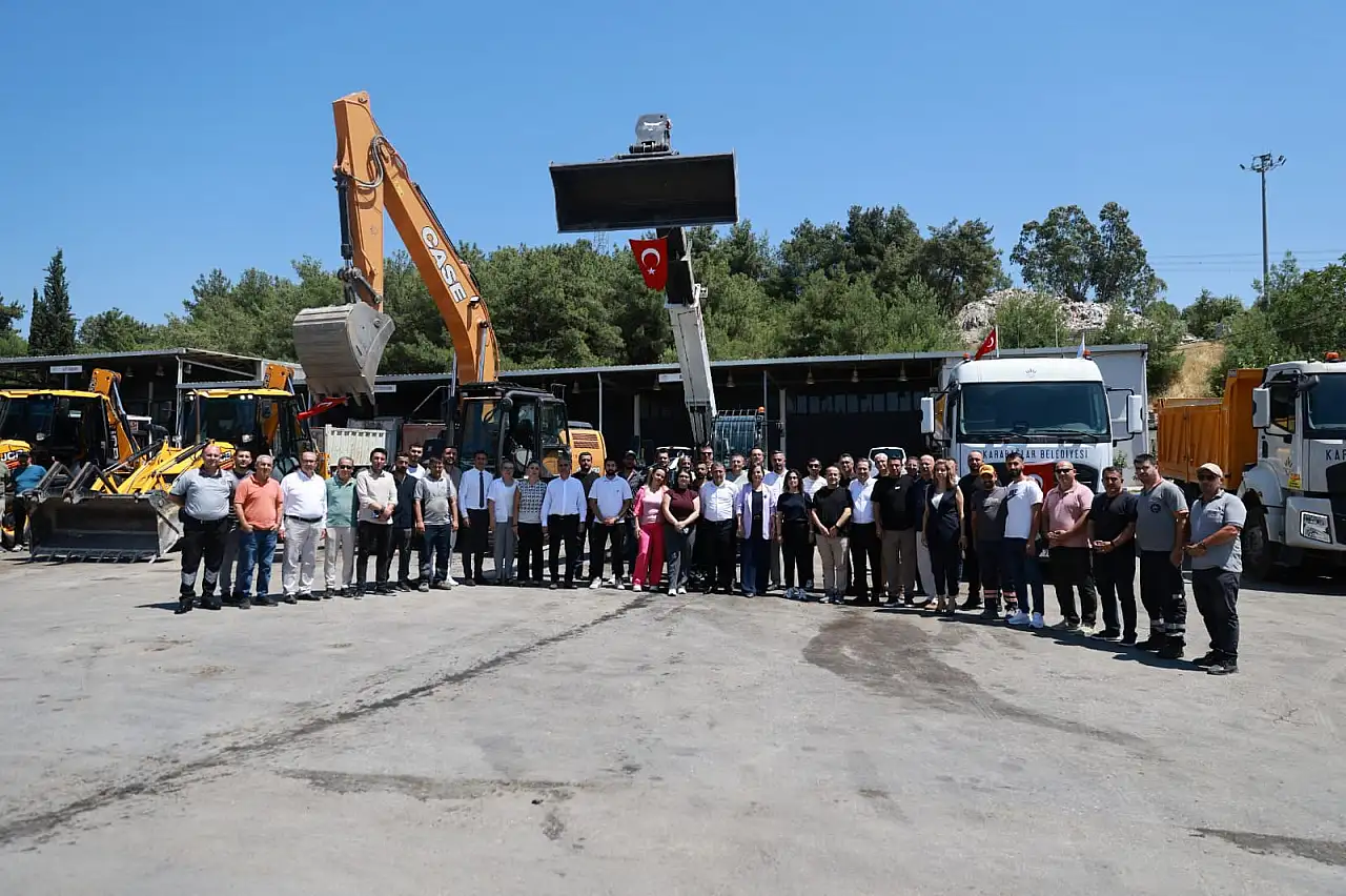 Karabağlar Belediyesi'nde toplu iş sözleşmesi sevinci