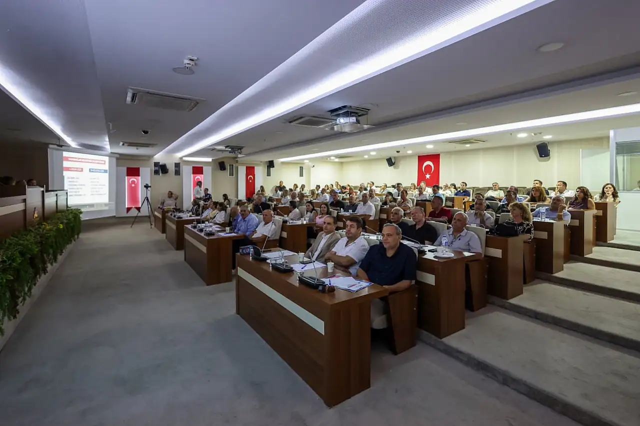 Başkan Kınay'dan belediye bütçesi çıkışı: 'Şov yapmam, hayal satmam'