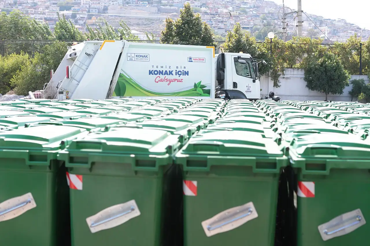 Konak'ta 400 yeni konteyner sokaklara indi