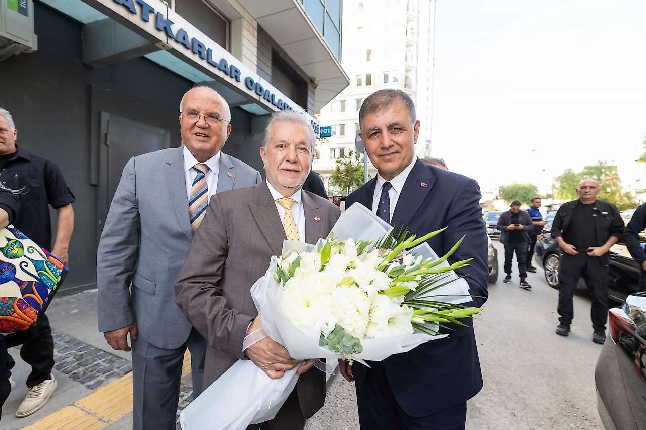 Başkan Tugay'dan müjdeler: Suda indirim olacak, ulaşıma zam yok