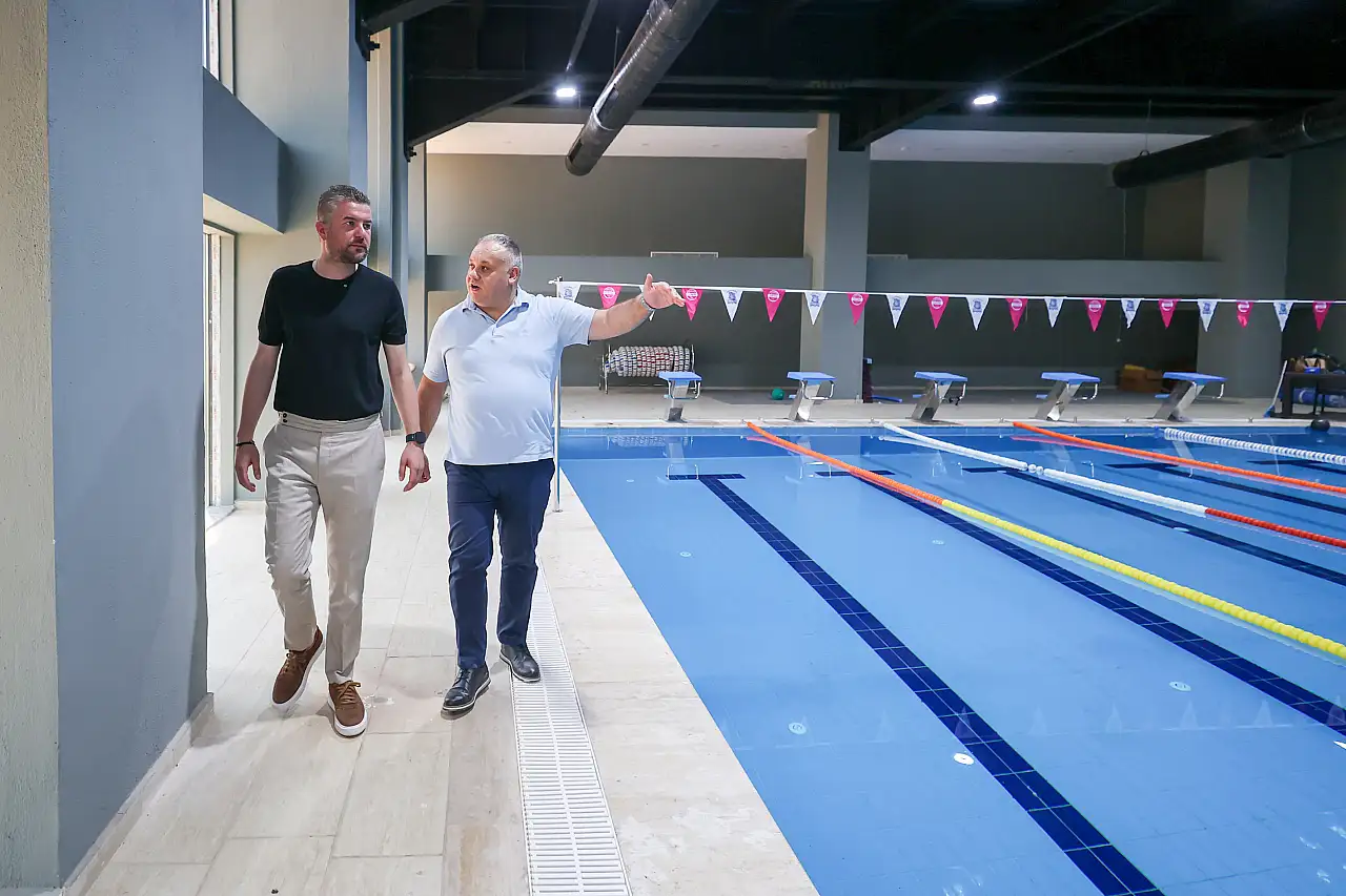 Buca'nın yıldızı sporium yüzme kurslarıyla açıldı