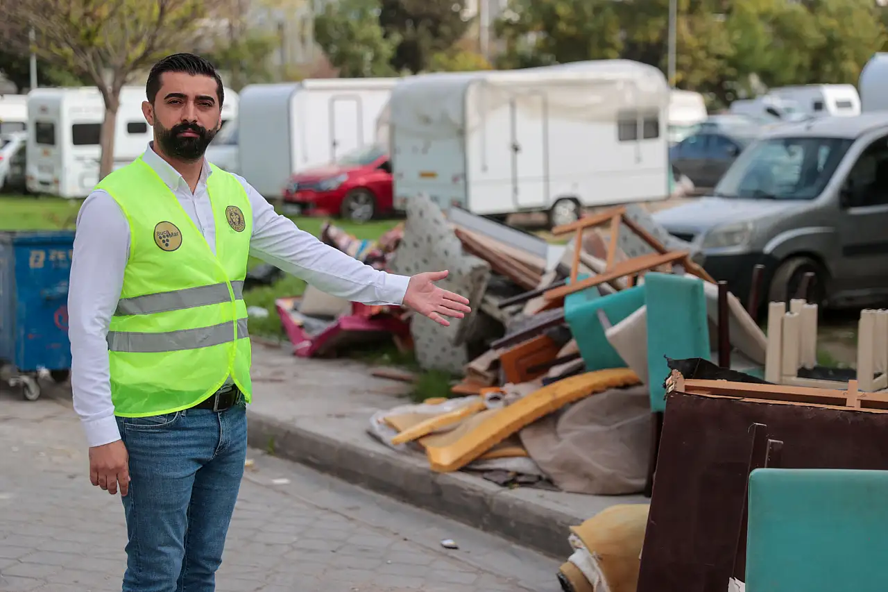 Buca Belediyesi'nden mobilya atığı uyarısı: 'Randevu alın, ekipler kapınıza gelsin'