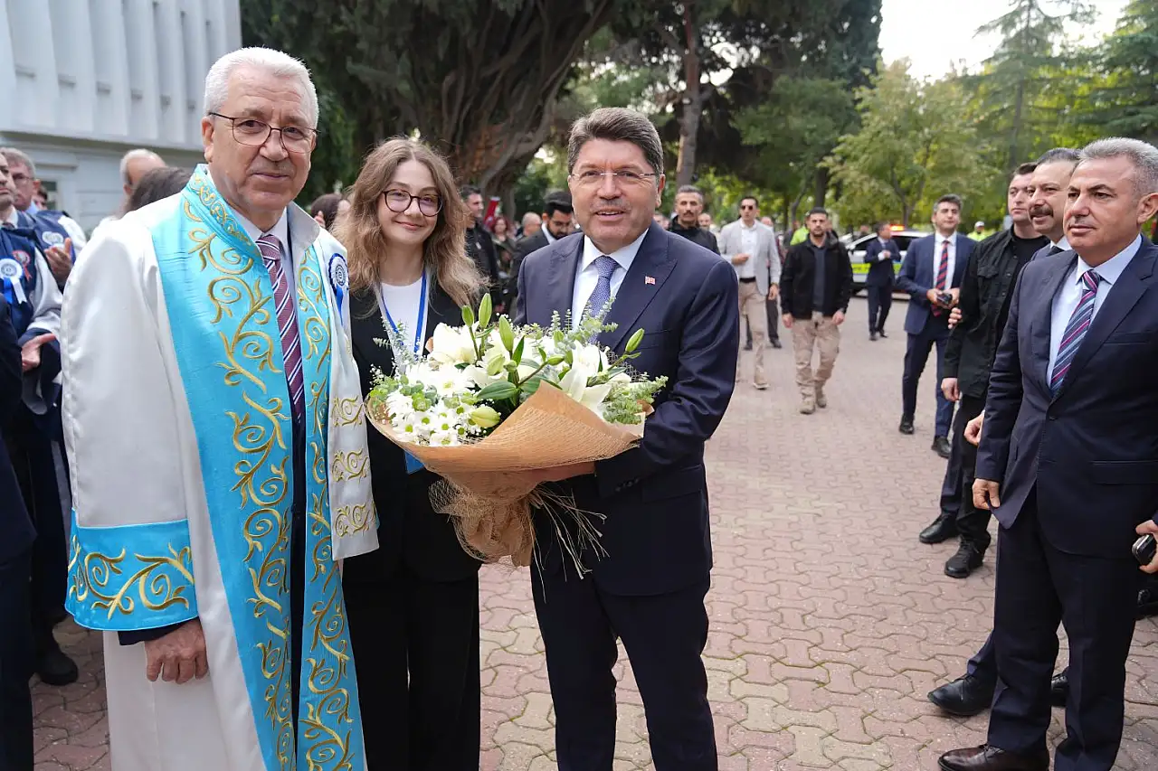 Ege Üniversitesi 2025-2026 Akademik yılı açılış töreni Adalet Bakanı Yılmaz Tunç'un katılımıyla gerçekleşti