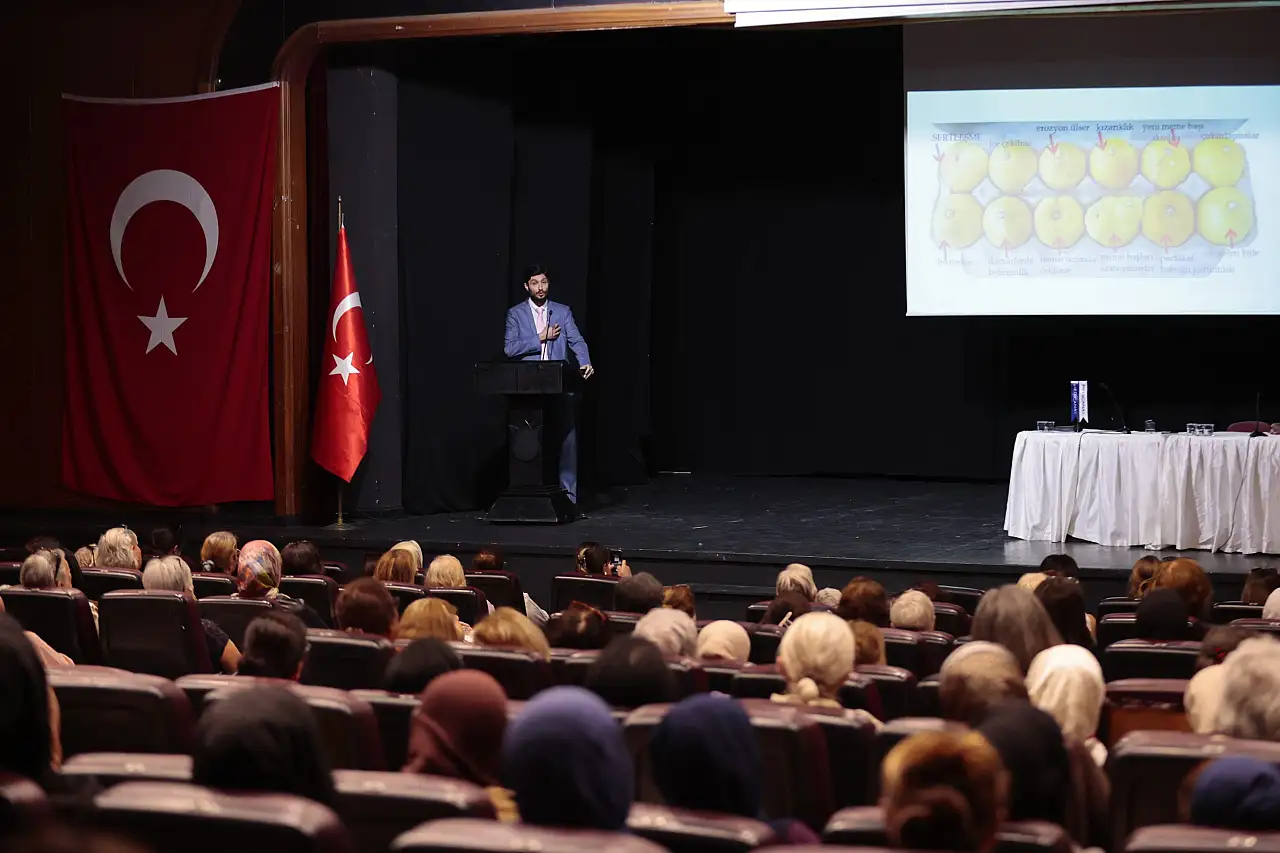 Konak'ta meme kanseri farkındalık ayı etkinlikleri büyük ilgi gördü