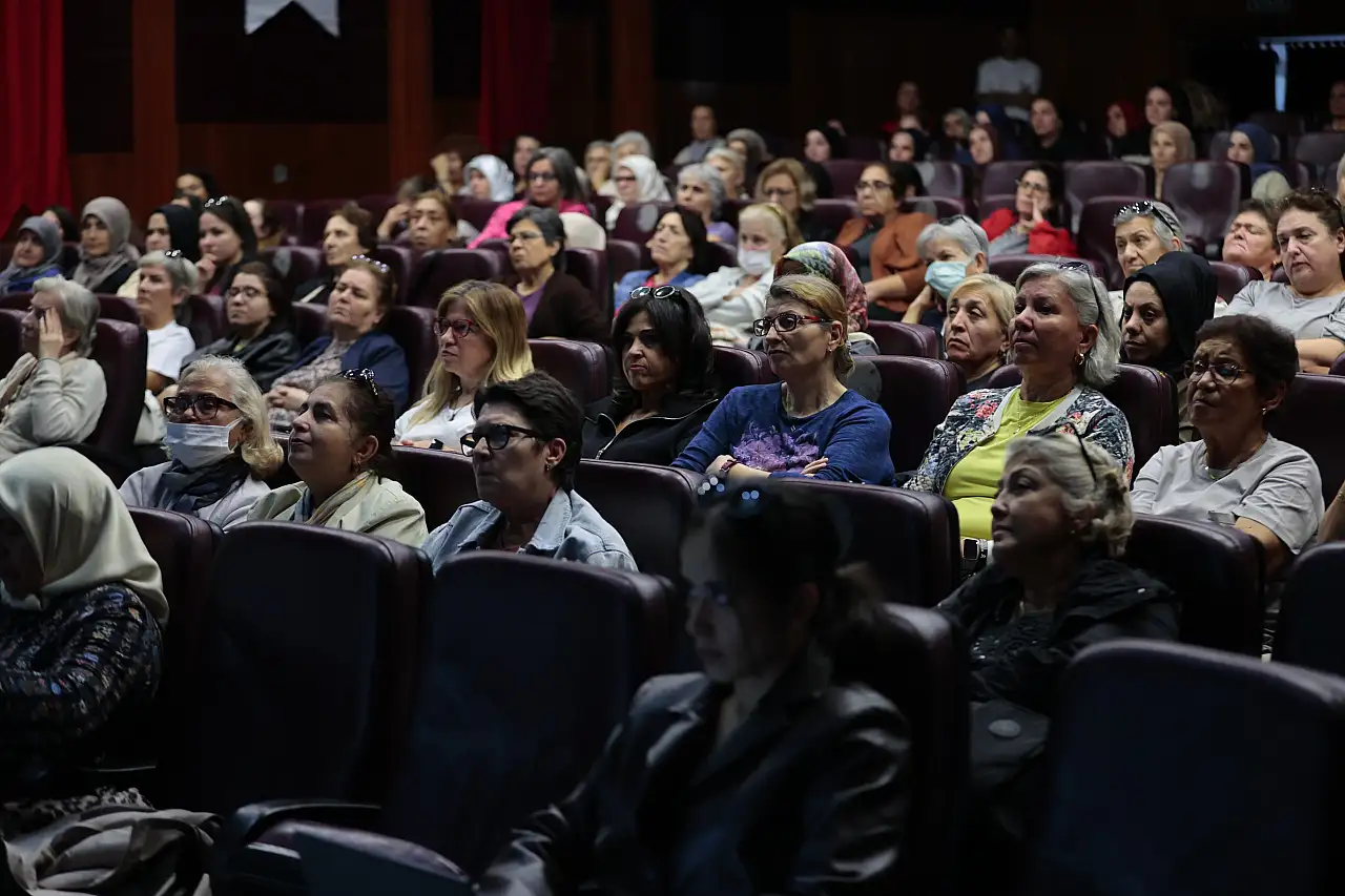 Konak'ta meme kanseri farkındalık ayı etkinlikleri büyük ilgi gördü