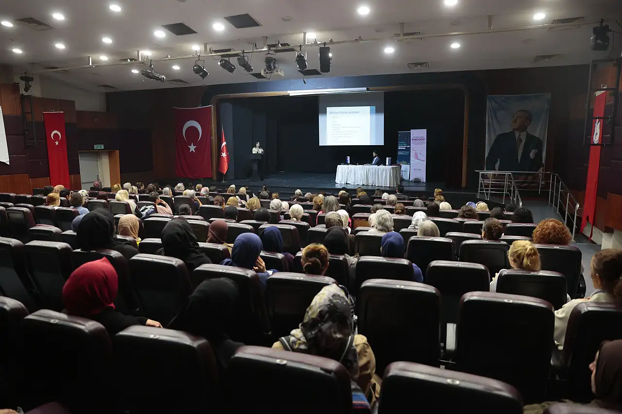 Konak'ta meme kanseri farkındalık ayı etkinlikleri büyük ilgi gördü