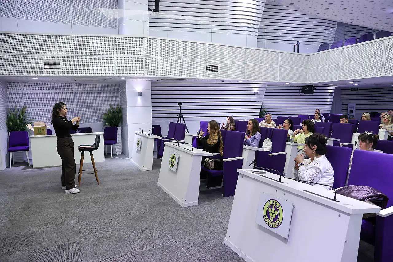 Buca Belediyesi eersoneline işaret dili eğitimi: Engelsiz hizmet için yeni adım