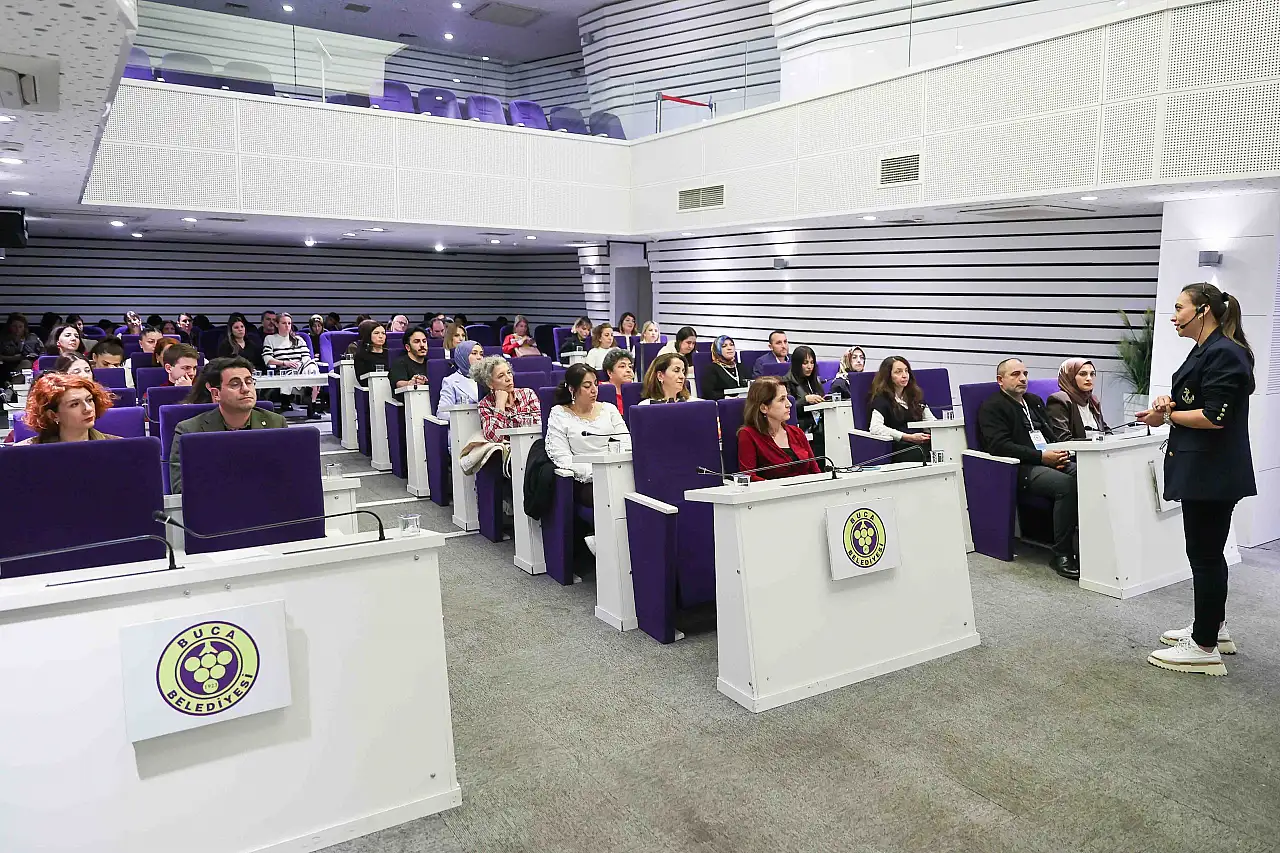 Buca Belediyesi'nden örnek uygulama: Çalışanlara Otizm farkındalık eğitimi