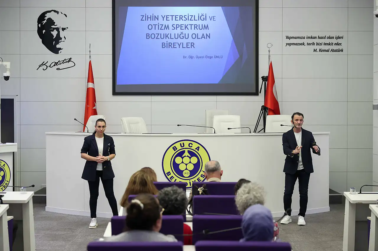 Buca Belediyesi'nden örnek uygulama: Çalışanlara Otizm farkındalık eğitimi