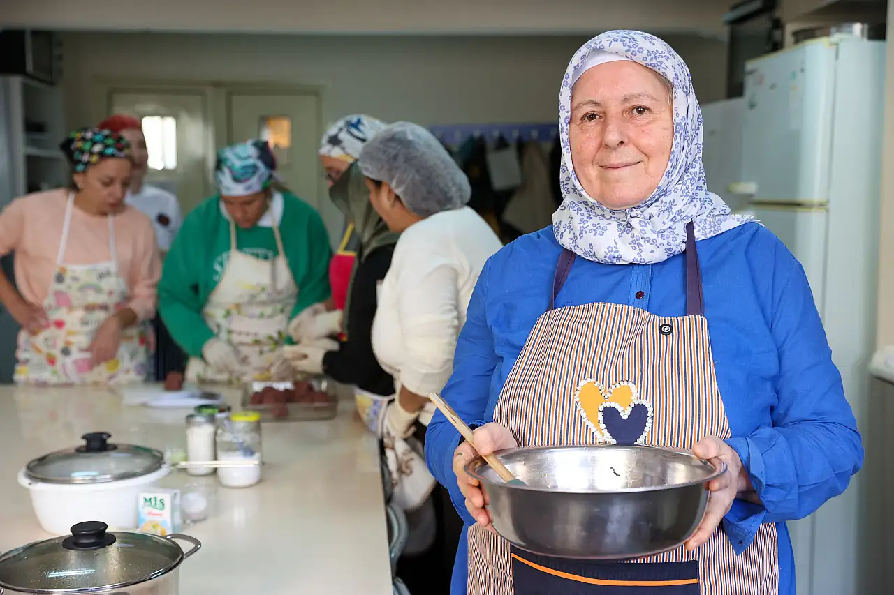 Evka-1 semt evinde kadınlar dünya lezzetlerini keşfediyor