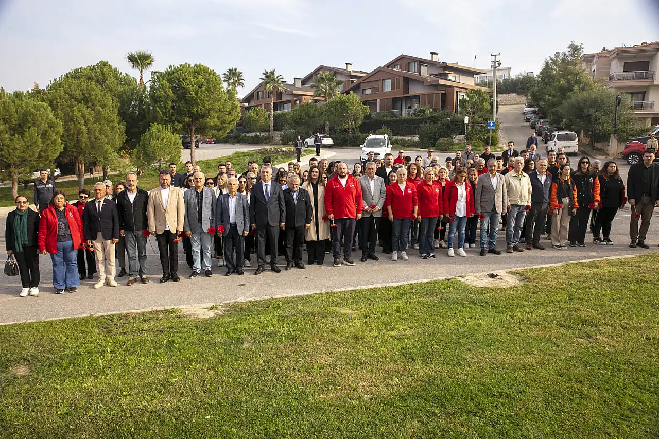 'Karaoğlan' Bülent Ecevit, 19. Ölüm yıldönümünde Güzelbahçe'de anıldı