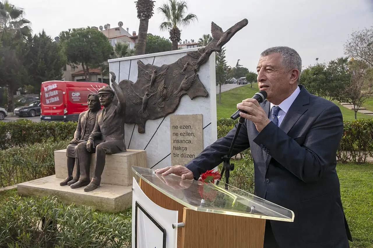 'Karaoğlan' Bülent Ecevit, 19. Ölüm yıldönümünde Güzelbahçe'de anıldı