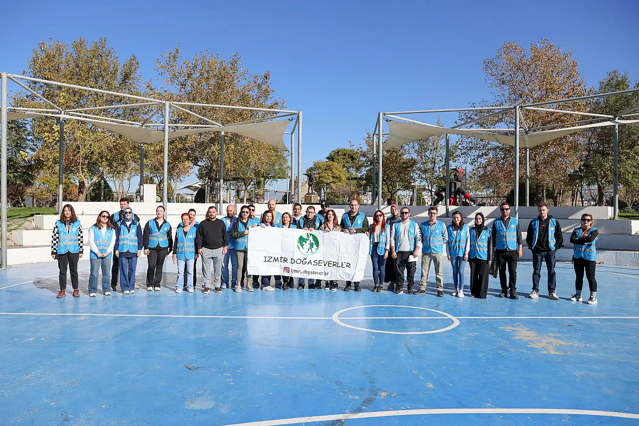 İzmir'de gönüllülerden örnek çevre duyarlılığı