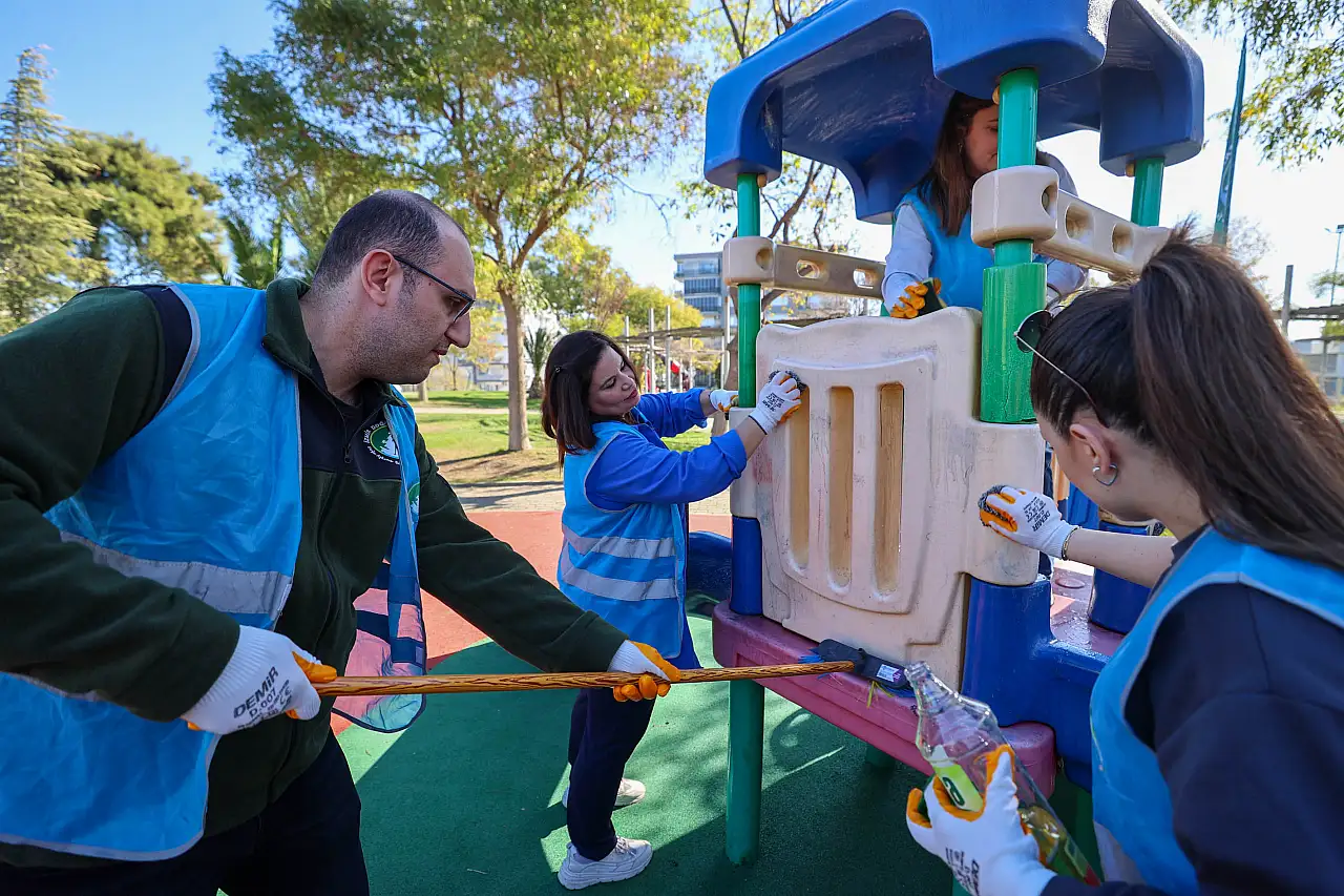 İzmir'de gönüllülerden örnek çevre duyarlılığı