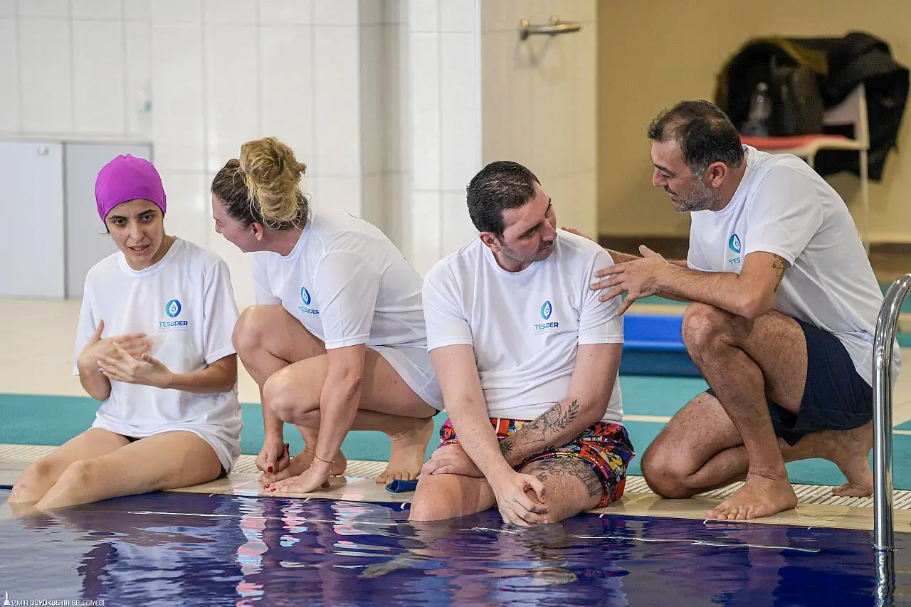 Suyun iyileştirici gücüyle engeller aşılıyor: İzmir'de Hidroterapi etkinliği düzenlendi