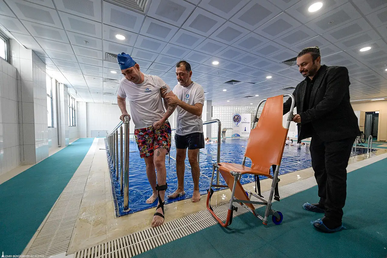 Suyun iyileştirici gücüyle engeller aşılıyor: İzmir'de Hidroterapi etkinliği düzenlendi