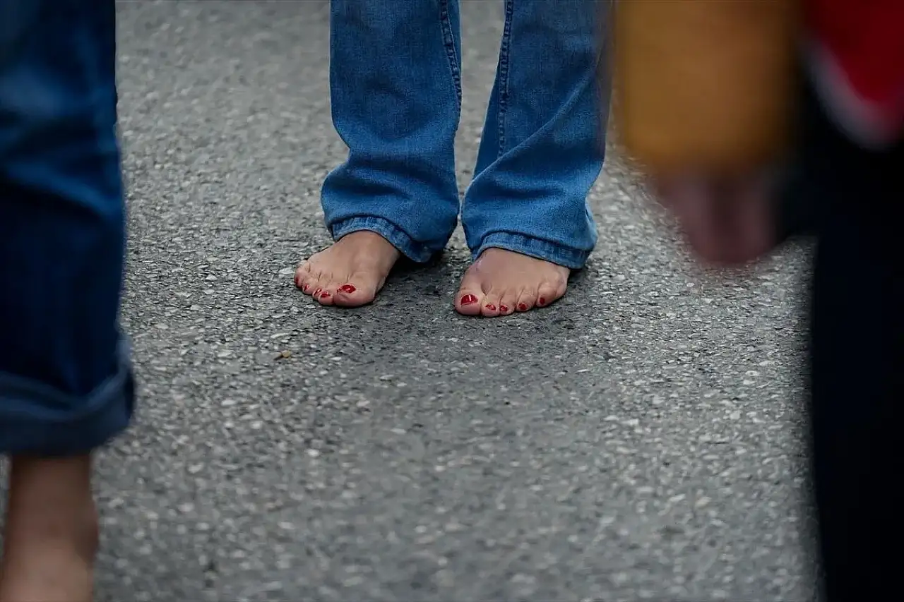 İşçiler iş bıraktı, çıplak ayakla yürüdü