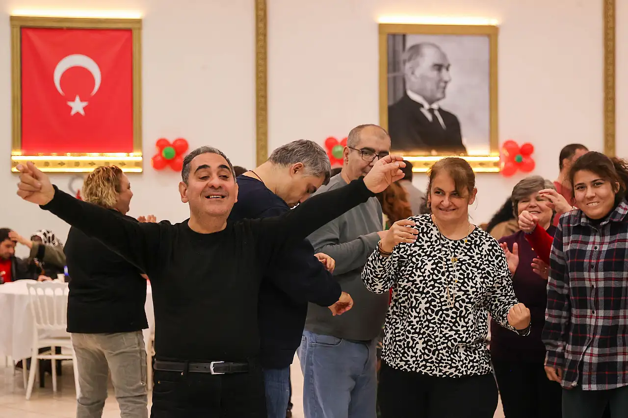 Buca'da engelleri aşan yeni yıl coşkusu