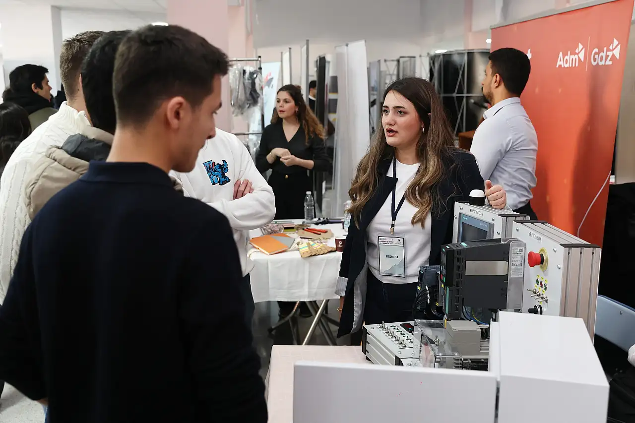 DEÜ 2025 Kariyer Zirvesi başladı: Öğrenciler sektörle buluştu