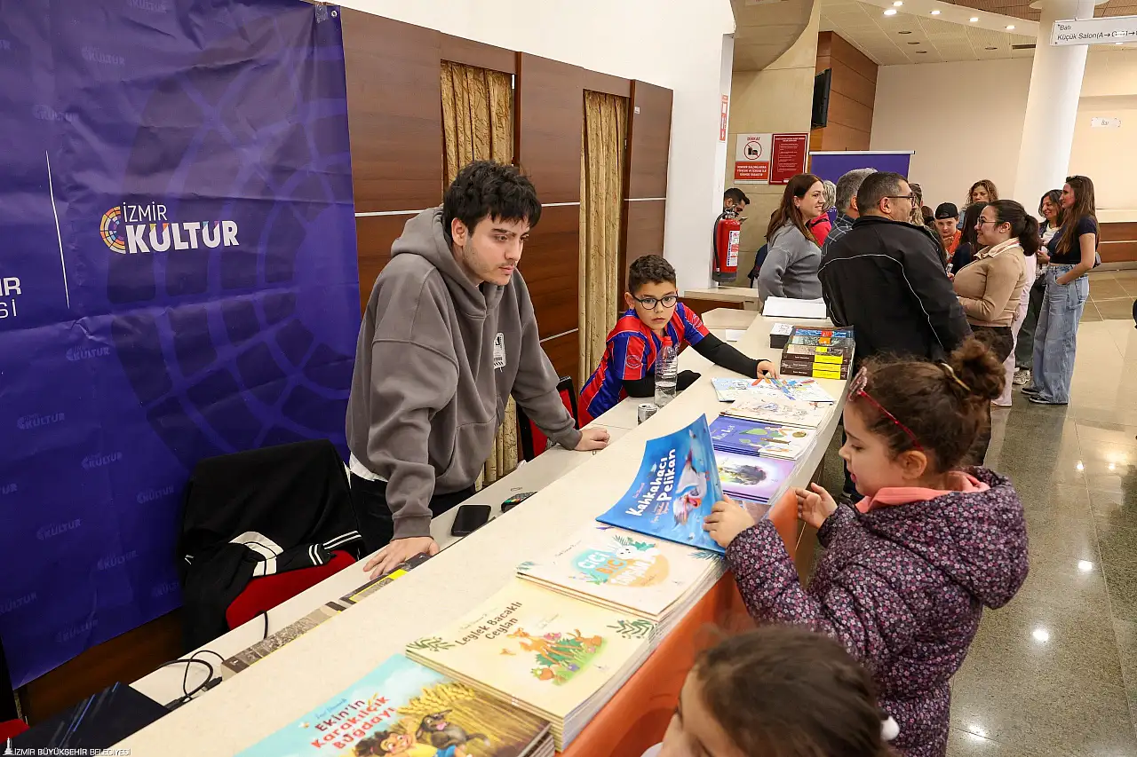 İzmir'de çocuklar Göbeklitepe'nin gizemini sahne üzerinde keşfetti
