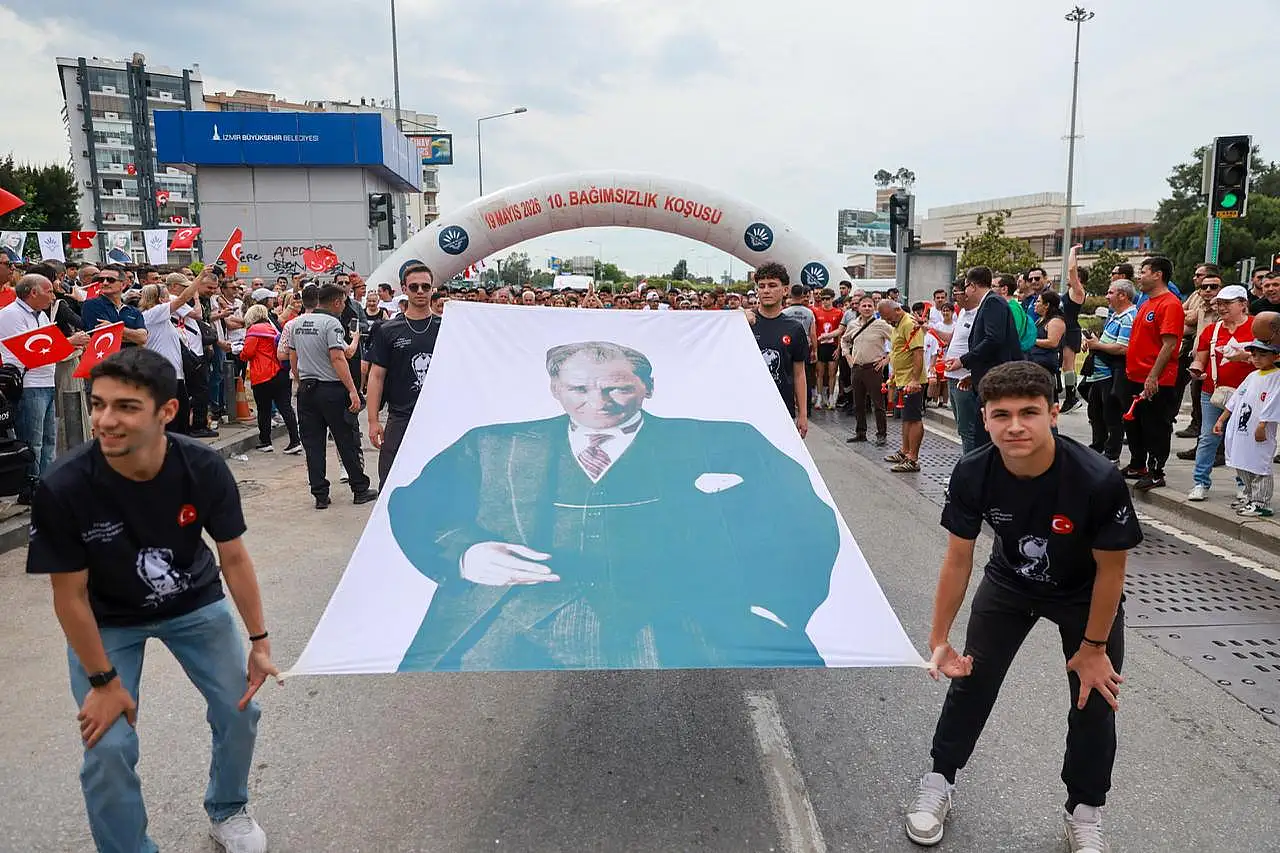 Bağımsızlık Koşusu'nda Karabağlar tek yürek