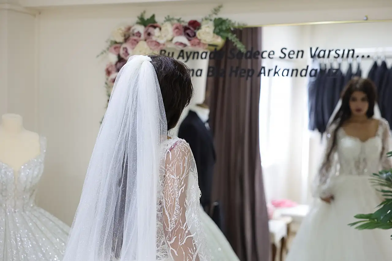 Düğün masrafı yapan çiftlere Bayraklı'dan önemli destek