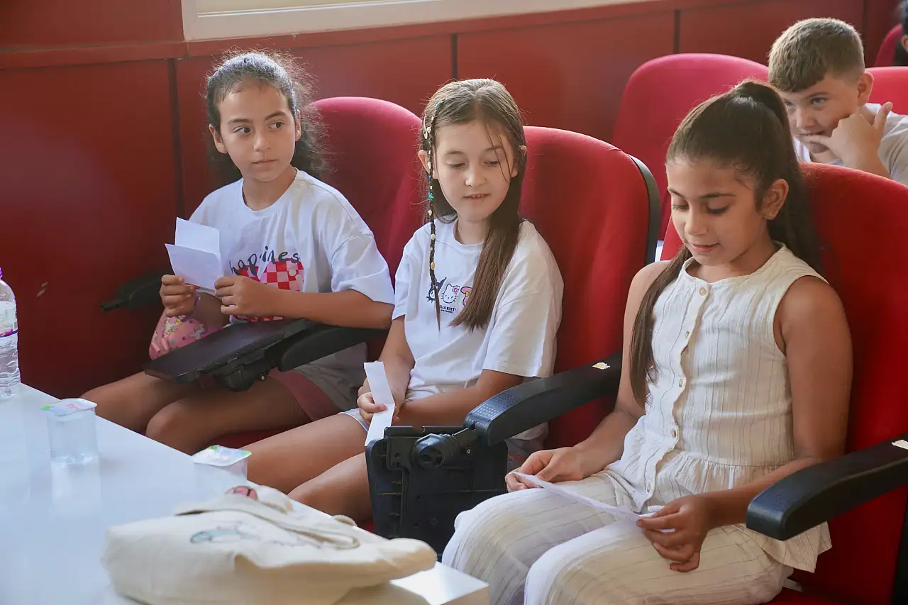 Meclis salonunda bu kez çocuklar vardı! Seferihisar için taleplerini sıraladılar