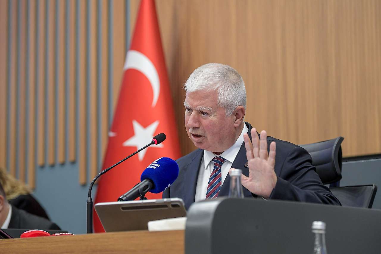 İzmir Büyükşehir Meclisi'nde yeter sayı krizi: 90 dakika düzenlemesi görüşülemedi