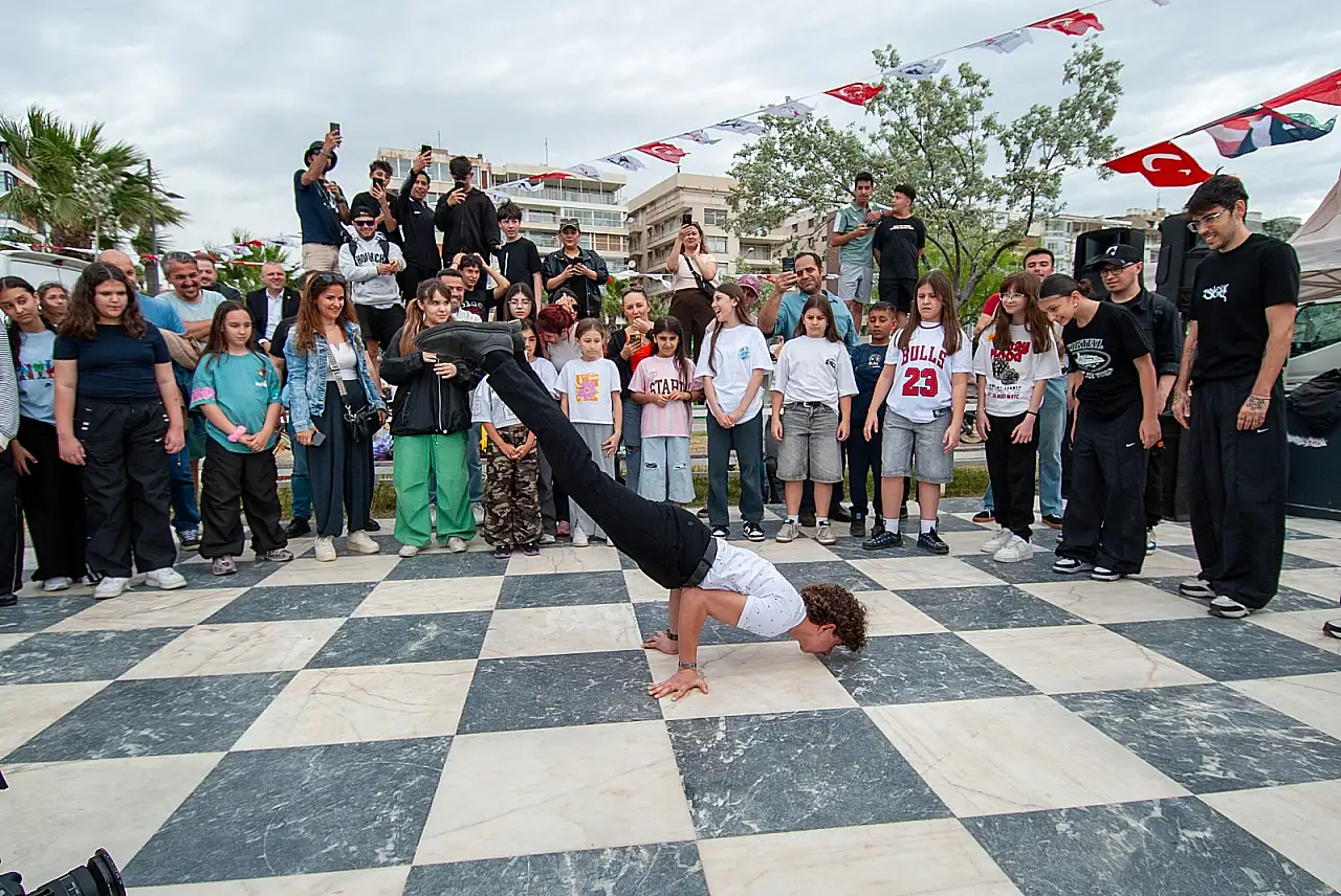 Karşıyaka'da 19 Mayıs maratonu başladı