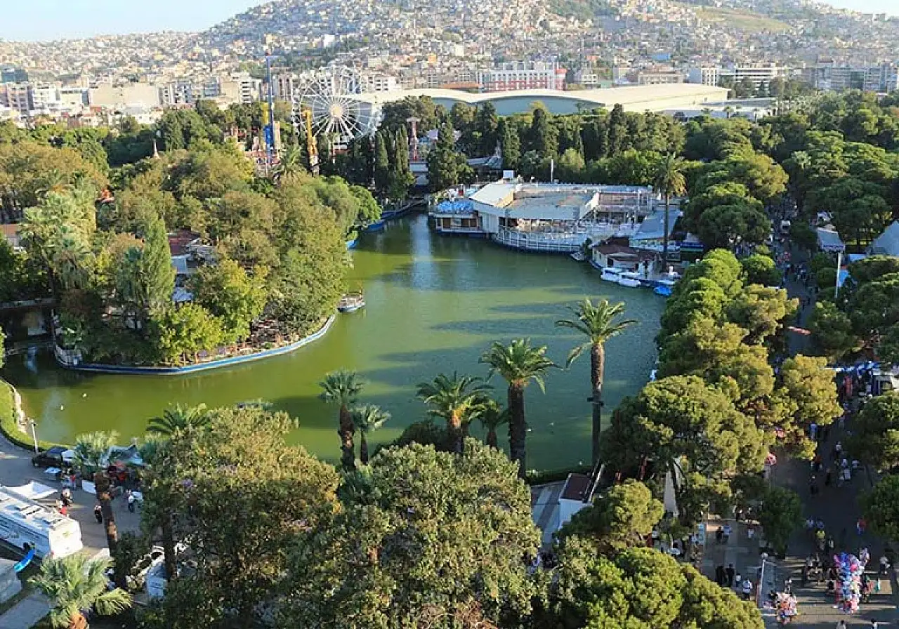 İzmir'de Belediye Parkları ve Yeşil Alanlar Rehberi