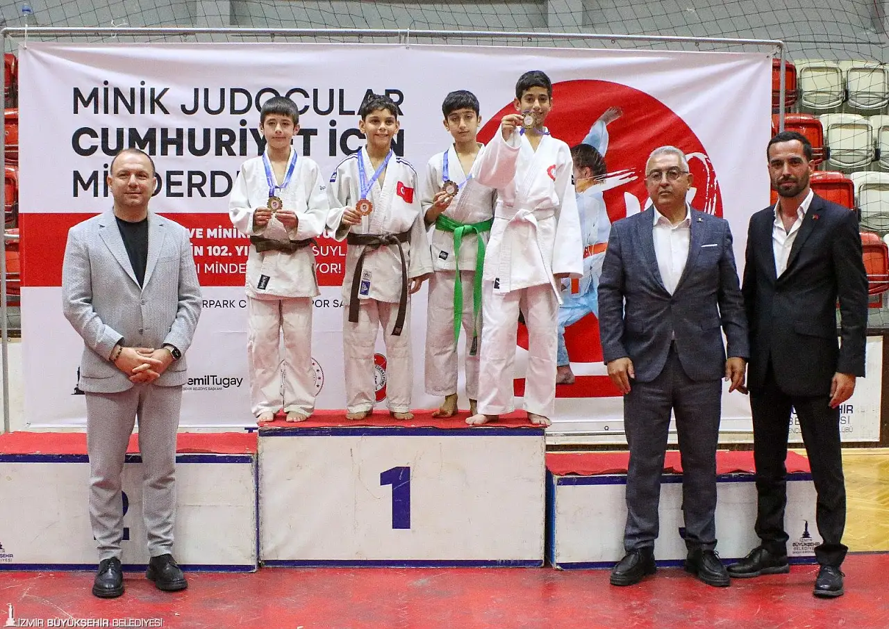 Minik sporcular Cumhuriyet coşkusunu sporla yaşadı