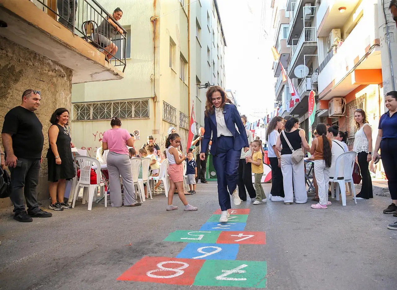 Karşıyaka'da sokaklar çocuklara kaldı