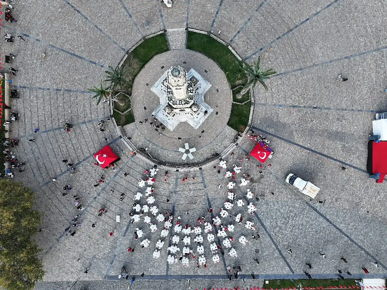 Cumhuriyet coşkusu 'İzmir Zekâ Oyunları Projesi' ile yaşandı