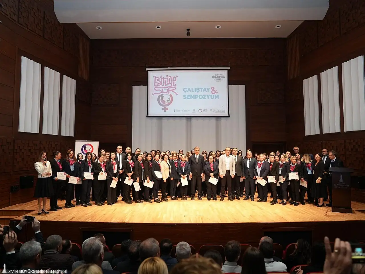 İzmir'den dünyaya 'Eşitlik' dersi: Ulaşımda kadın devrimi