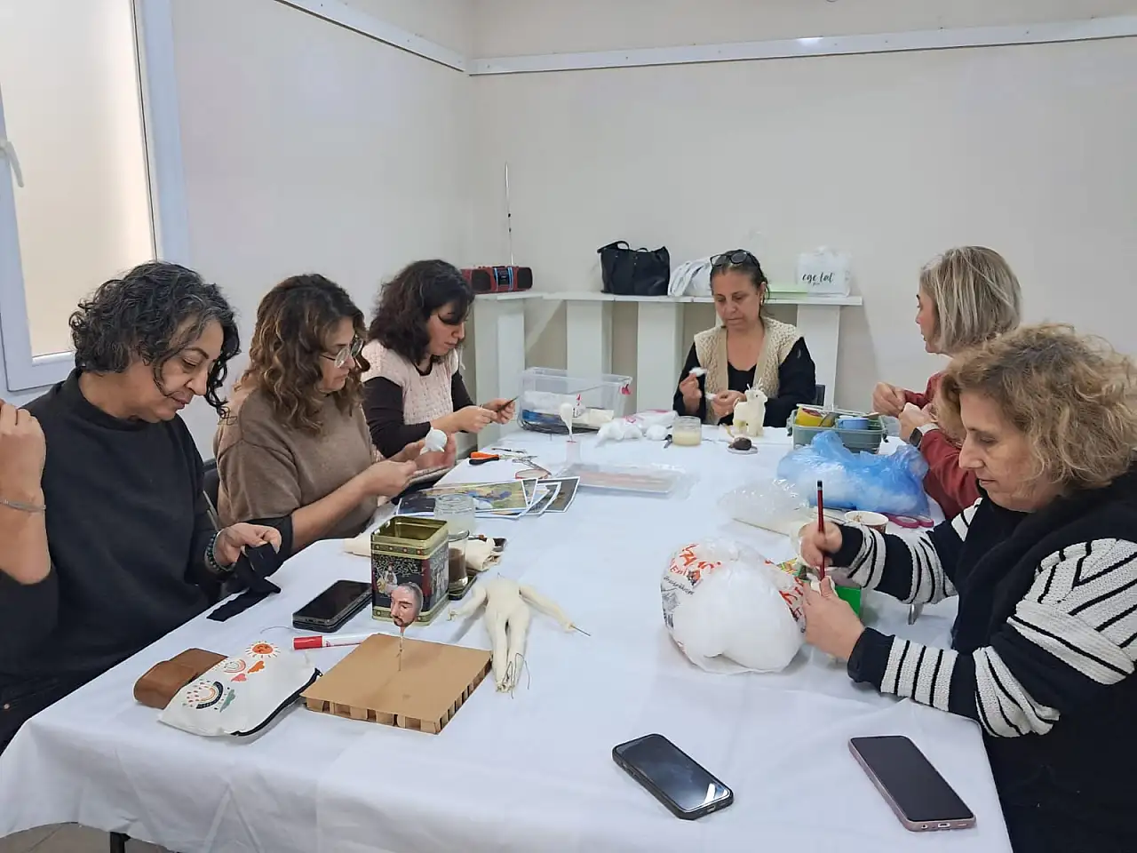 Çiğli'de kadınlar geleneksel kitre bebek sanatını yaşatıyor